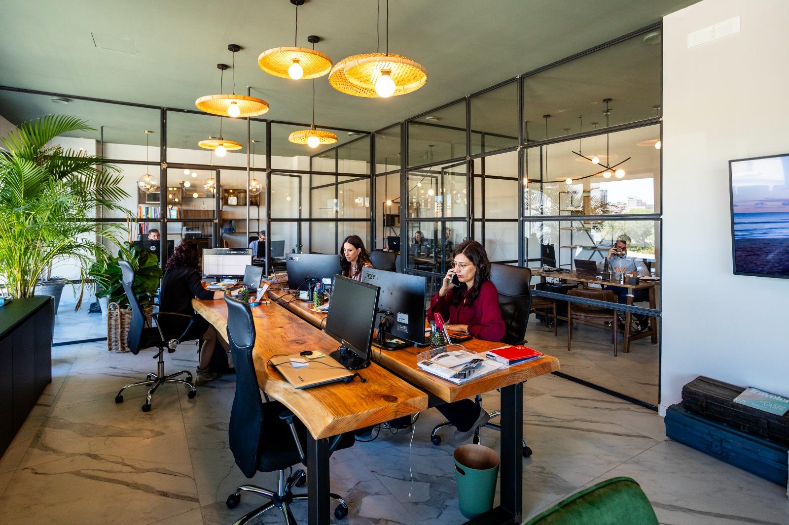 IsulaTravel booking team, villa rental for your holidays in Sicily